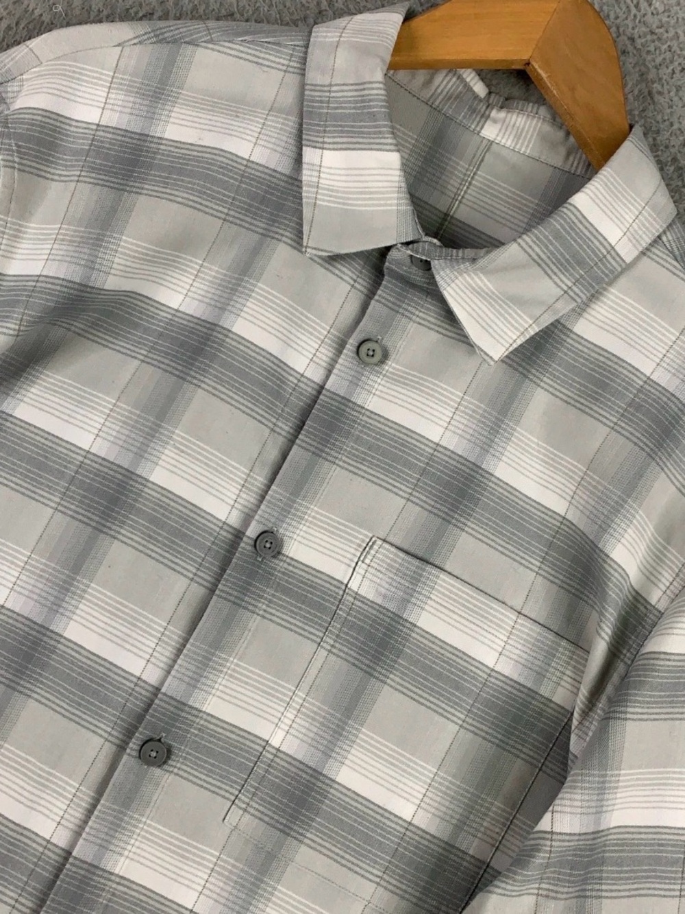 lululemon athletica Gray Plaid Button-Down Shirt.  size Small